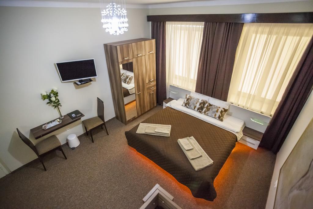 Luxury Air-Conditioned Rooms In Old Town Bratislava Exterior photo
