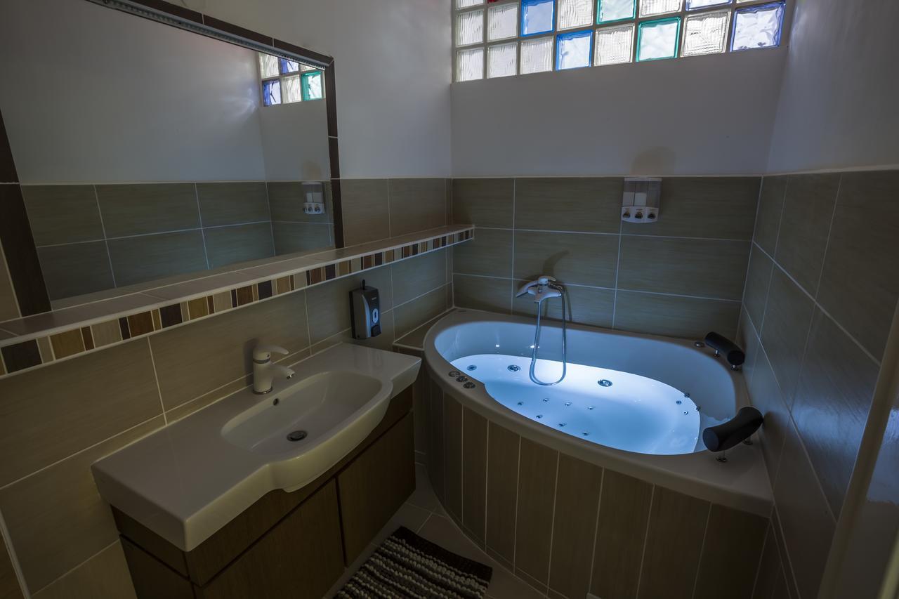 Luxury Air-Conditioned Rooms In Old Town Bratislava Exterior photo